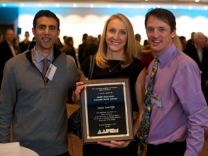 AAPSM Awards the Dr. John Pagliano Golden Foot award to Paula Radcliffe
